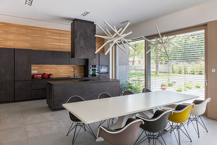 Zdjęcie Na czym polega montaż warstwowy okien?